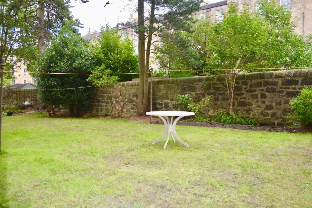 אדינבורו Central Fringe Base With Garden Near The Meadows דירה