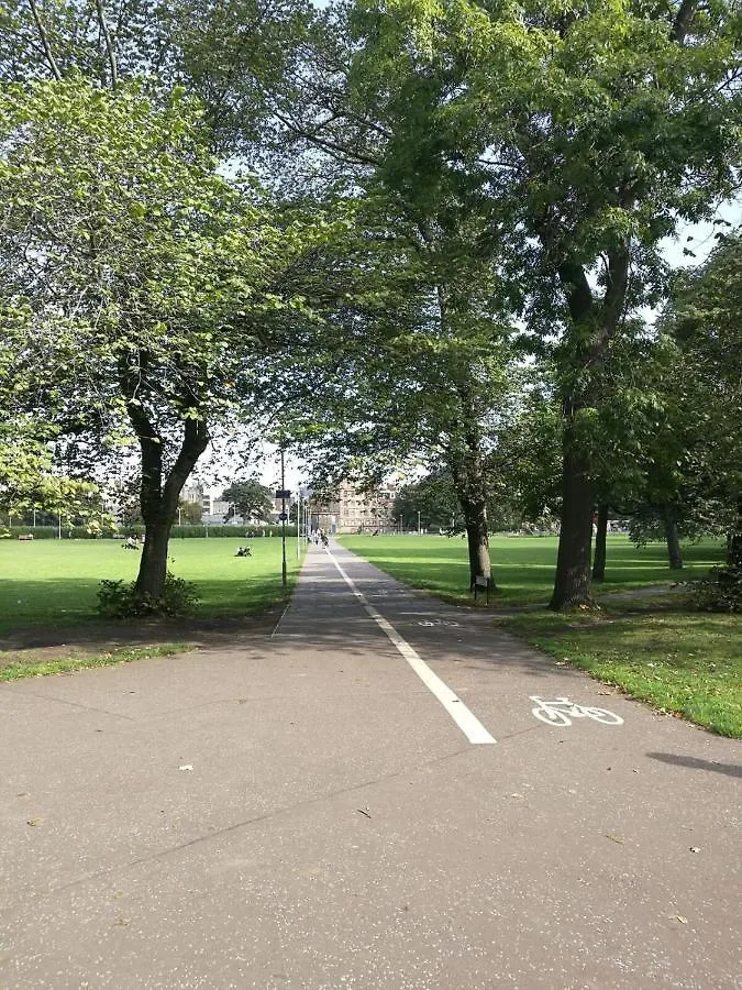 דירה אדינבורו Central Fringe Base With Garden Near The Meadows