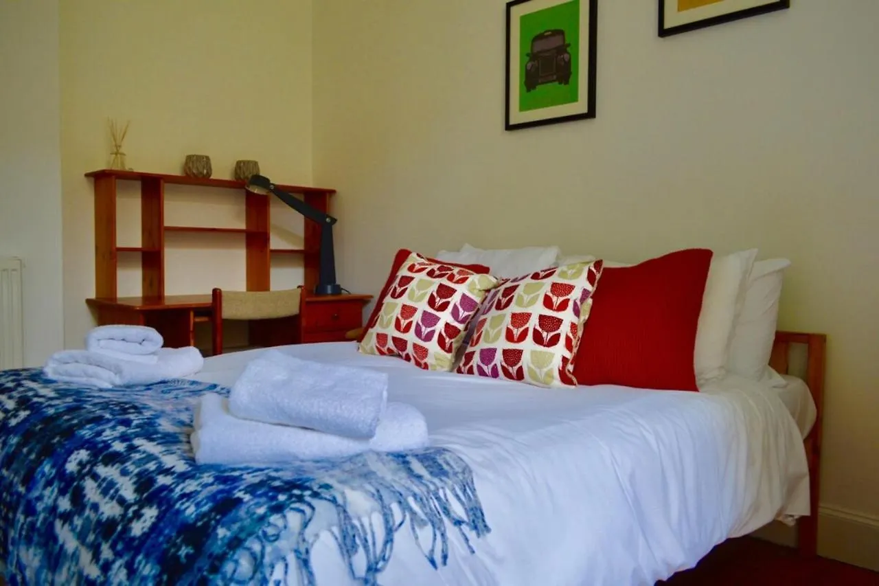 דירה אדינבורו Central Fringe Base With Garden Near The Meadows