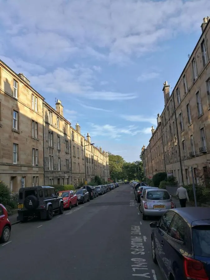 Central Fringe Base With Garden Near The Meadows Edinburgh United Kingdom